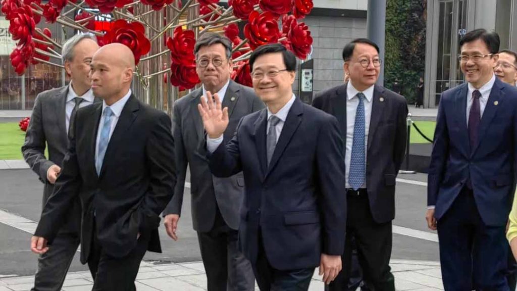 香港特别行政区行政长官李家超率团访问重庆